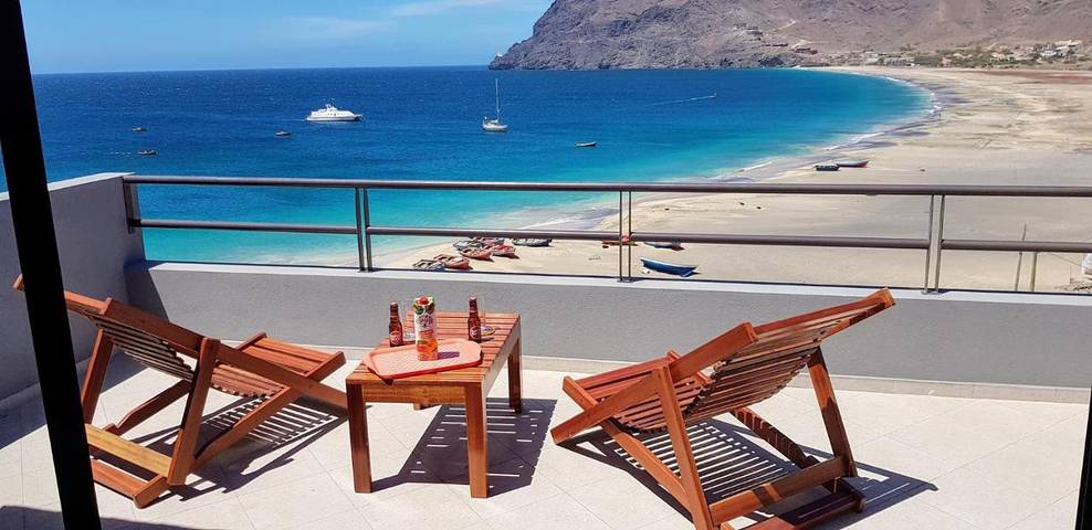 Maison d’hôte pour 4 personnes, avec terrasse dans São Vicente