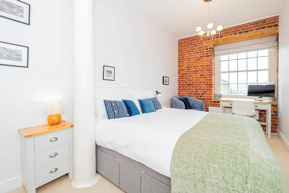 Entire apartment, Characterful apartment overlooking Marina in Gosport, Hampshire