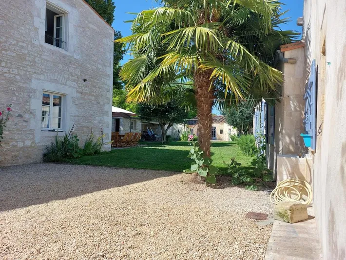 Casa de vacaciones para 6 personas, con jardín además de piscina y jacuzzi - 1
