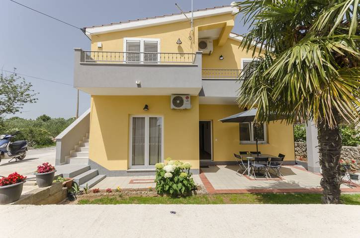 Ferienwohnung für 6 Personen, mit Balkon und Terrasse sowie Garten in Vodice - 3