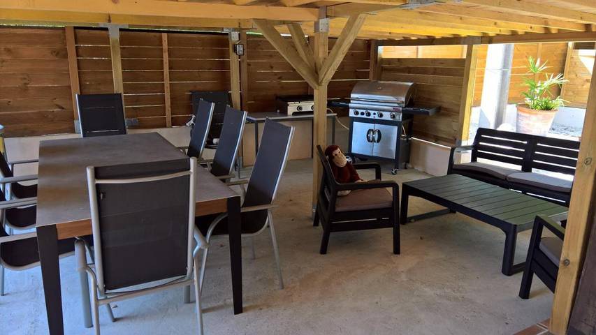 Gîte pour 8 personnes, avec jardin ainsi que piscine et vue, animaux acceptés à Monségur (Lot-et-Garonne)