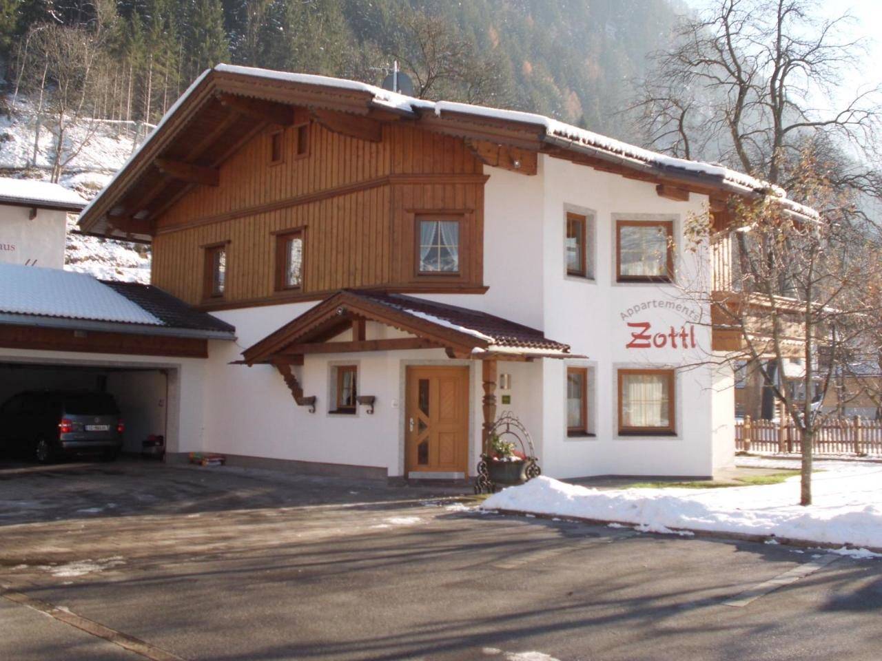 Geheel appartement, Two-Bedroom Apartment with Balcony (4 Adults) in Mayrhofen, Zillertaler Alpen