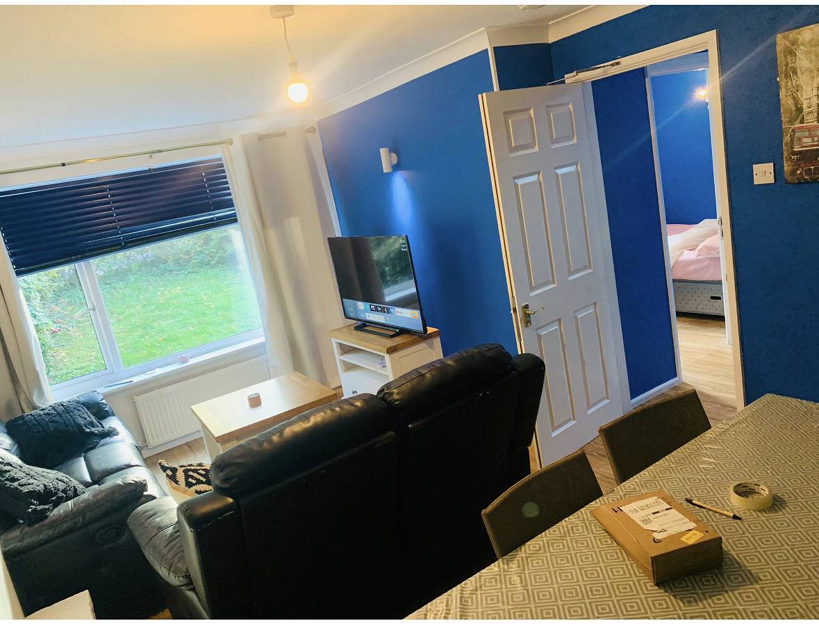 6-Bed House-Reading-Sleeps12-Towncentre in Earley, Berkshire