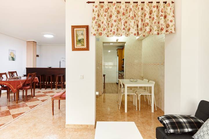 Holiday Home 'López' with Private Terrace, Wi-Fi, and Air Conditioning in Baena, Córdoba Province
