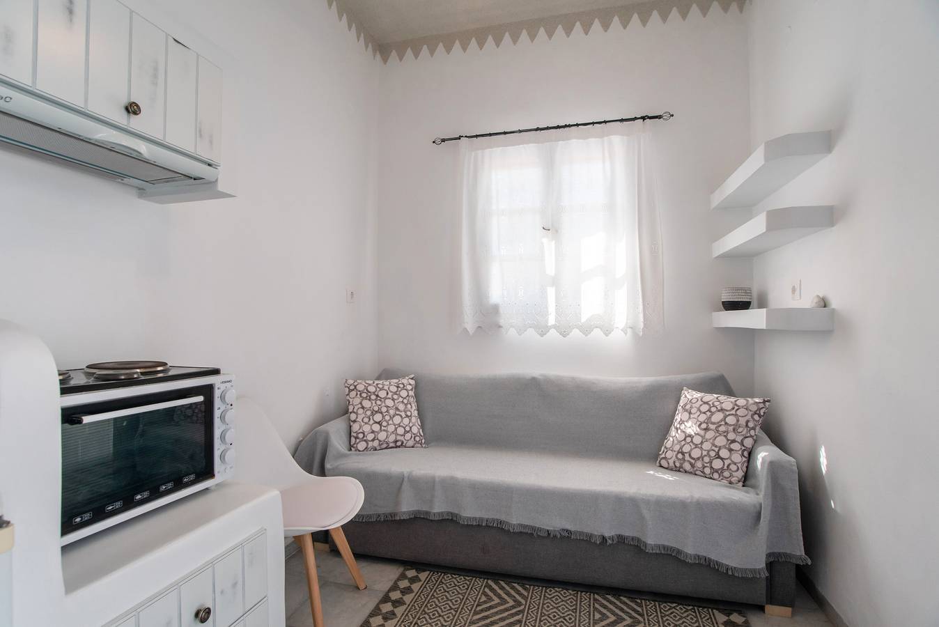 Entire apartment, Apartment 'Maroulis Studios - Studio 1' with Private Garden, Wi-Fi and Air Conditioning in Cyclades