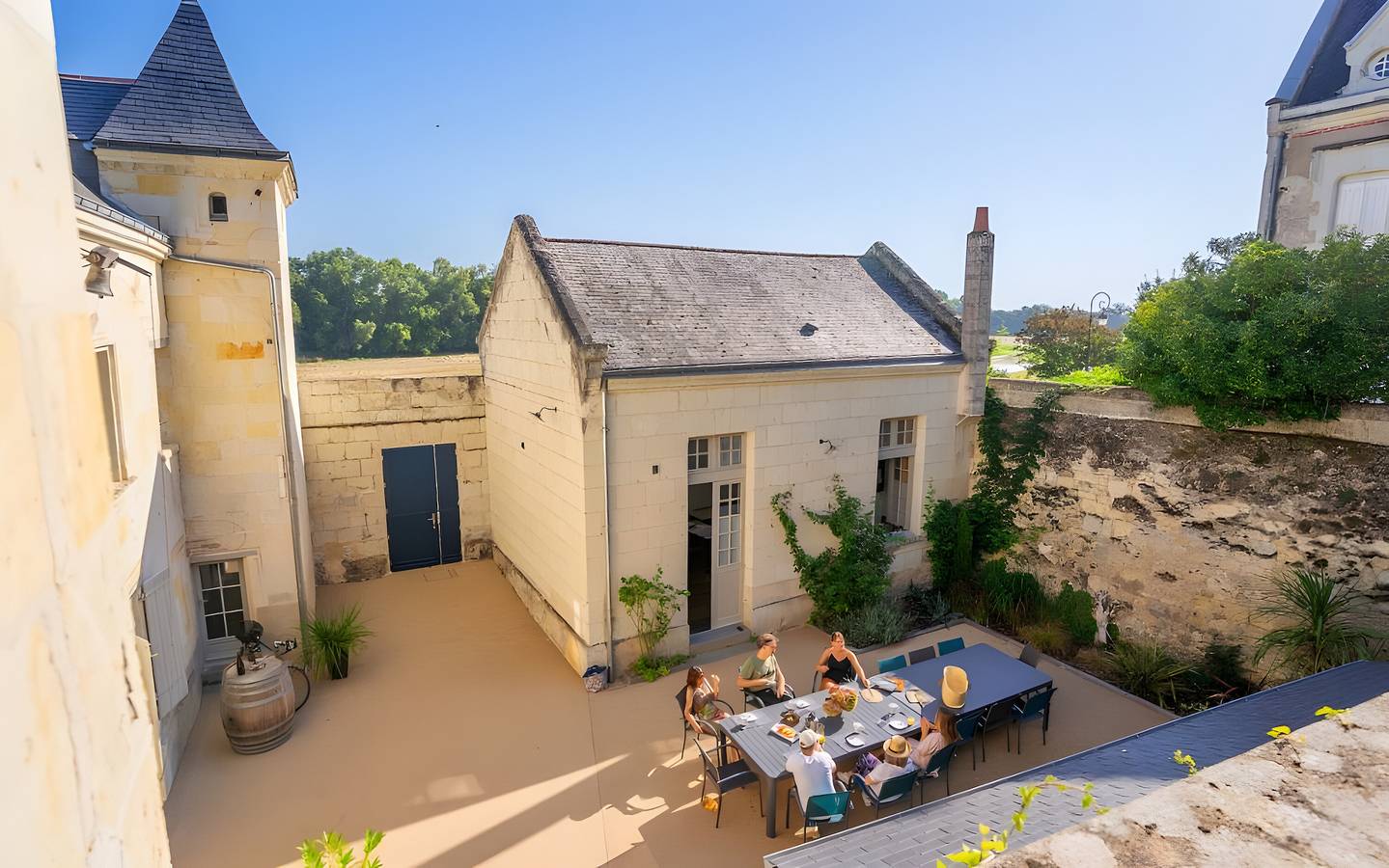 Grand gîte insolite avec piscine en bord de loire en anjou in Chênehutte-Trèves-Cunault, Vallée de la Loire