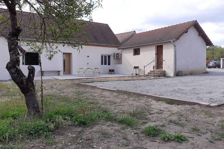 Location de vacances pour 10 personnes, avec Terrasse et Jardin dans Saint-Pourçain-sur-Besbre