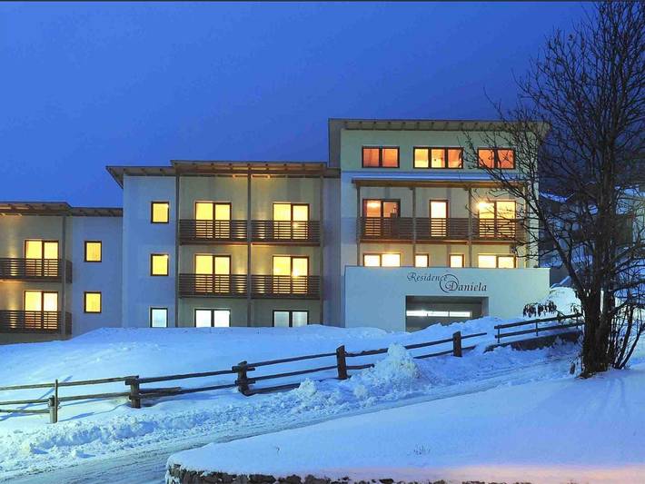 Ferienwohnung für 3 Personen, mit Ausblick und Seeblick sowie Garten im Vinschgau