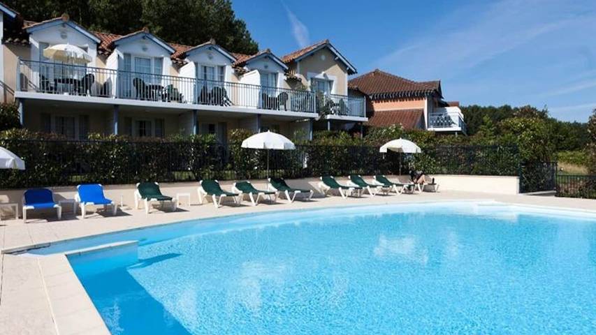 Location de vacances pour 5 personnes, avec piscine et balcon à Marciac