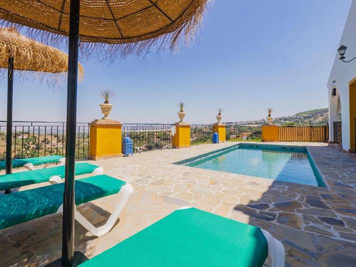 Casa de vacaciones para 4 personas, con jardín además de vistas y piscina en Provincia de Málaga