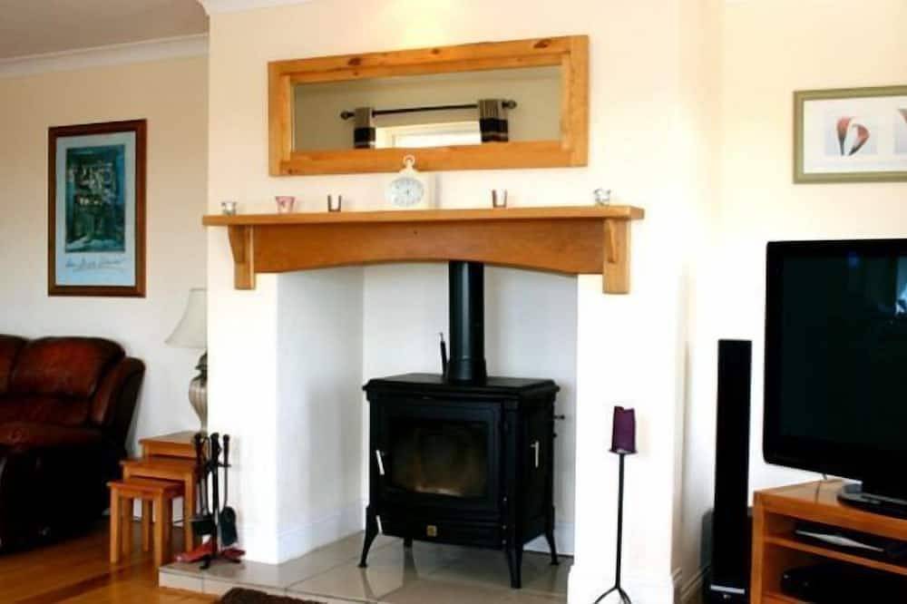 Entire apartment, Walk to Omey beach & the village 