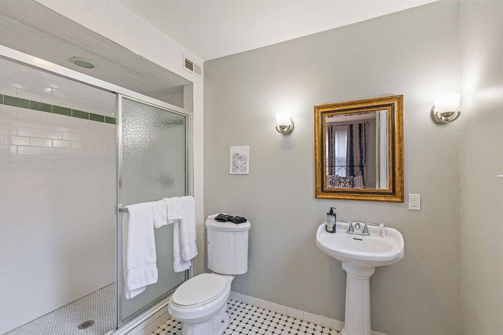 1897 Mansion 30 min to Nyc Sleeps up to 26 with 12 bedrooms and 7 and 1/2 baths in Union County