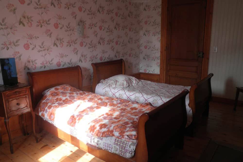 Chambre dans ancienne école du milieu 19e siècle in Mouthe-Lac et Mont d’Or, Parc naturel régional du Haut-Jura