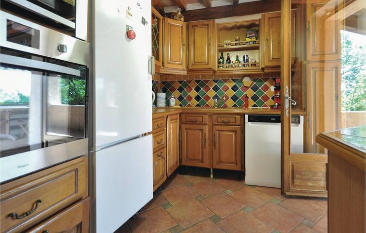 Provence Apartment: Pool, Parking, Internet. in Saint-Paul-en-Forêt, Mediterranean Coast (France)