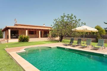Villa for 4 Guests in Pollença, Serra de Tramuntana, Picture 1