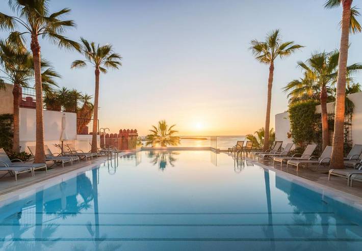 Hôtel pour 2 personnes, avec Jacuzzi et Terrasse ainsi que Piscine et Sauna