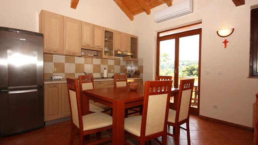 Location de vacances pour 6 personnes, avec terrasse à Tisno - 4