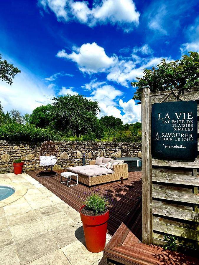 Location de vacances pour 3 personnes, avec piscine ainsi que vue et jardin à Moulins-le-Carbonnel - 4