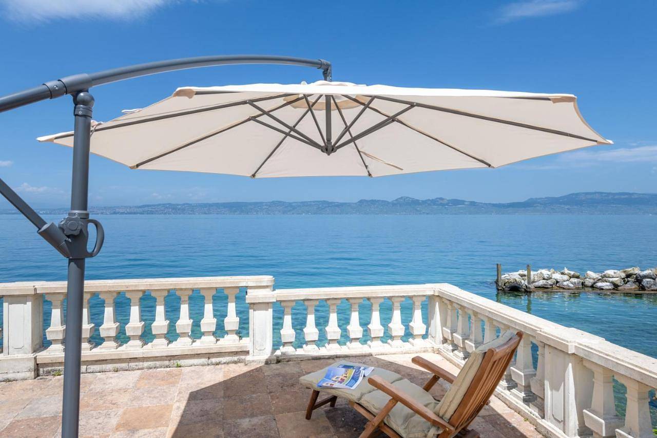 Villa Les Sources - Les pieds dans l'eau in Lugrin, Région de Thonon-les-Bains
