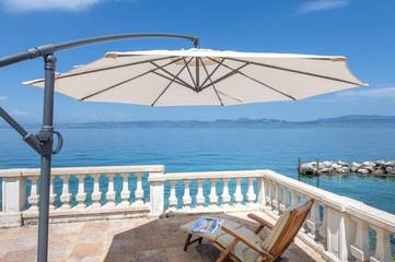 Cottage pour 6 personnes, avec vue sur le lac ainsi que jardin et vue à Lugrin