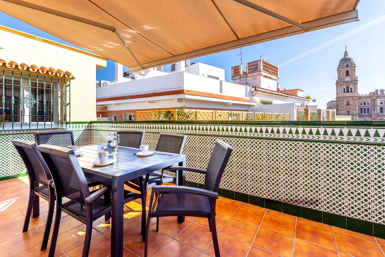 Apartamento entero, Apartamento vacacional "Maravilloso Ático en Pleno Centro" con vistas a la ciudad in Malaga Centro Historico, Málaga