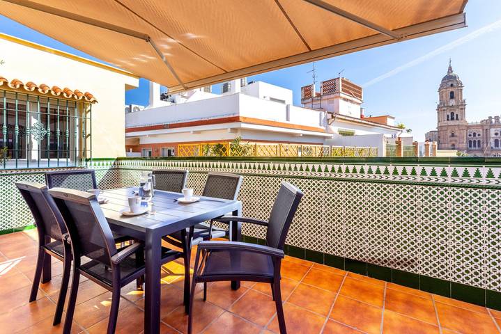 Apartamento entero, Apartamento vacacional "Maravilloso Ático en Pleno Centro" con vistas a la ciudad in Malaga Centro Historico, Málaga