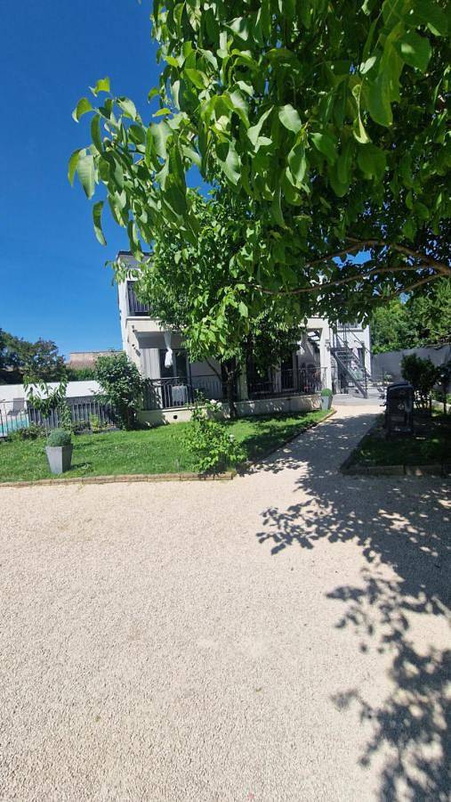 Location de vacances pour 5 personnes, avec bassin pour enfant et piscine ainsi que jardin et vue à Ribaute-les-Tavernes - 4