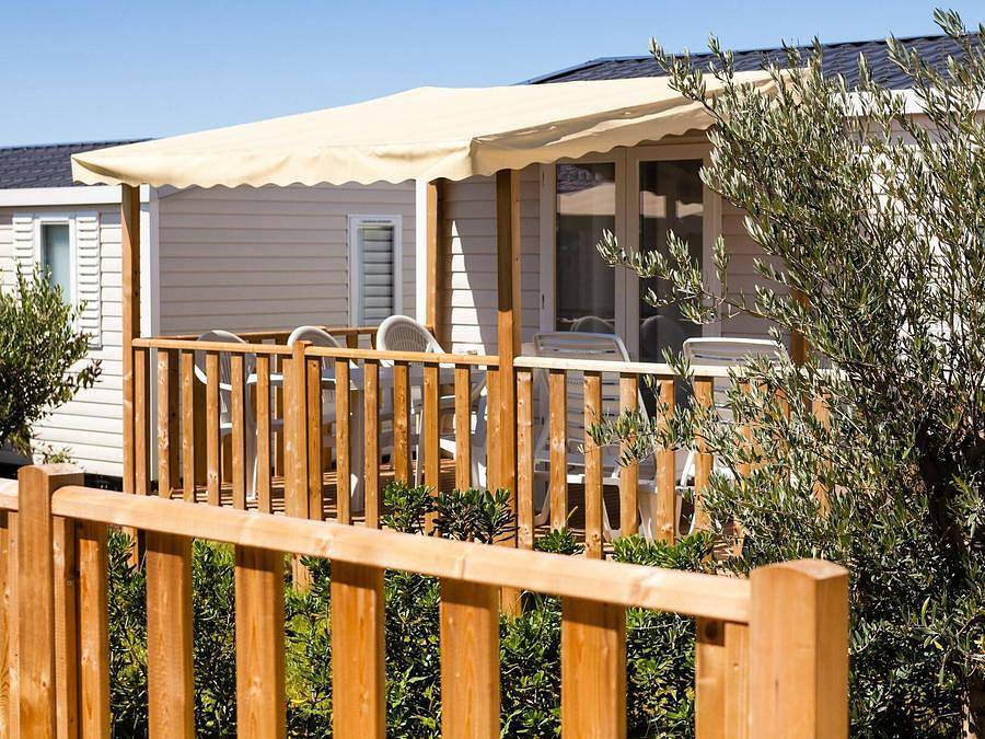 Camping Park Umag - Bungalow 6 personen - Mobilheim | Comfort | 2 Zi. | 4/6 Pers. | Erhöhte Terrasse | Klimaanlage | Tv in Karigador, Općina Brtonigla