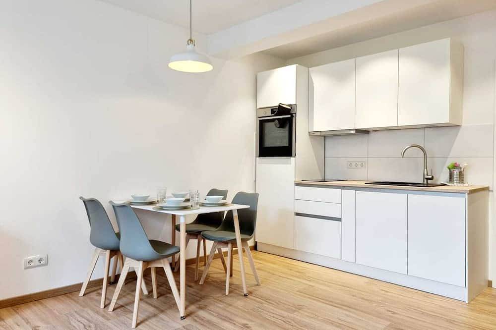Ganze Wohnung, Moderne Souterrainwohnung im Münchner Landkreis in Bruck, Oberbayern