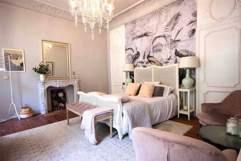 Beautiful, Historic Manoir in Semi-rural Setting, Central to Tourist Sites in Vire Normandie, Région de Vire