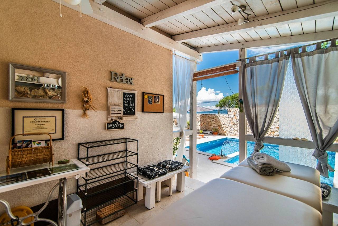 Ganze Wohnung, Studio A mit Gemeinschaftspool und Meerblick
 in Novi Vinodolski, Primorje-Gorski Kotar