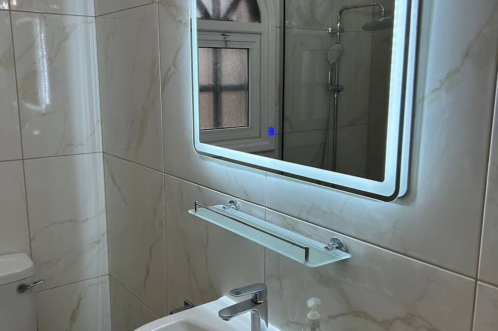 Prachtige villa met privézwembad en volgroeide tuinen in Peyia, Zuid Cyprus