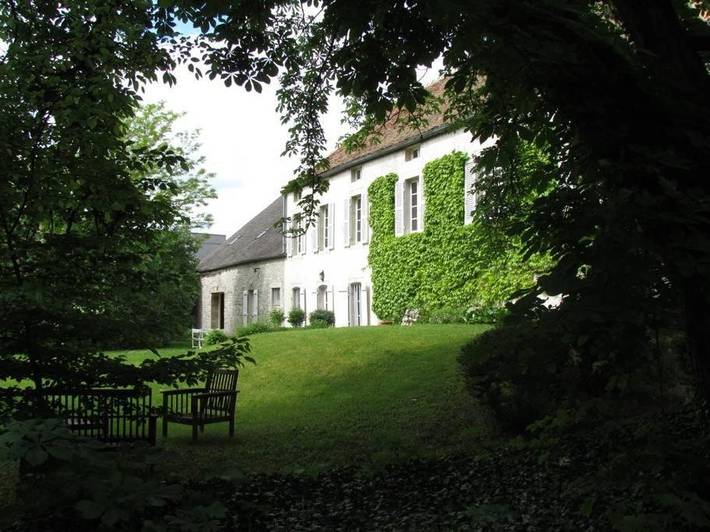Location de vacances pour 6 personnes, avec Jardin ainsi que Piscine et Vue à Merceuil