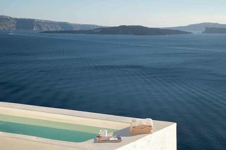 Villa for 4 people, with balcony and hot tub in Oia
