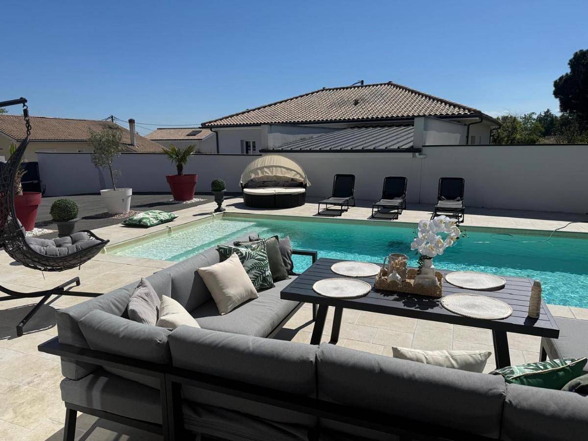 Three-Bedroom Villa in Saint-André-de-Cubzac, Région de Blaye