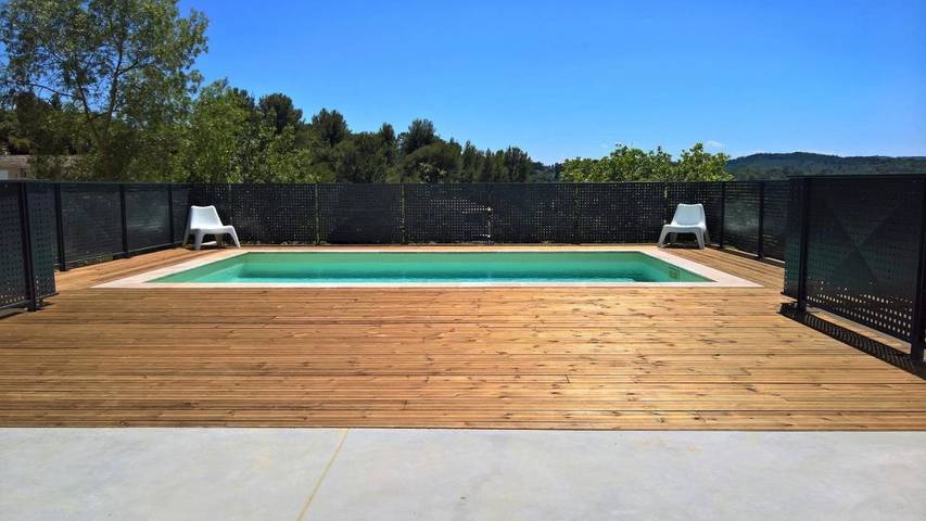 Location de vacances pour 6 personnes, avec vue ainsi que piscine et jardin à Verzeille - 2