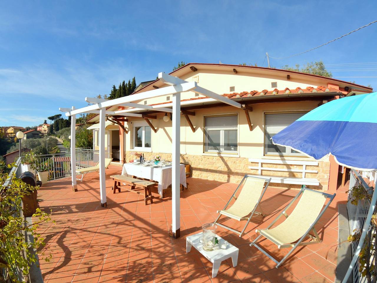 Ferienhaus in Massarosa mit Pool und Hügelblick in Massarosa, Italienische Riviera