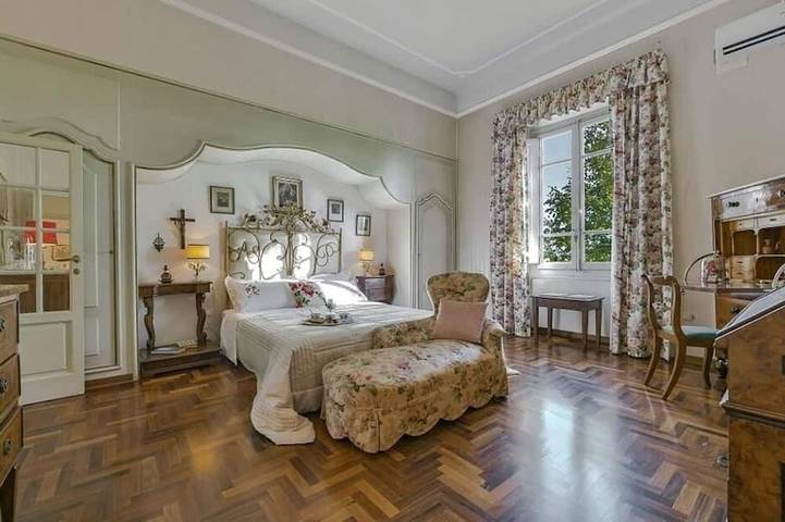 Splendida villa liberty con piscina privata e giardino con ulivi in Calenzano, Firenze province