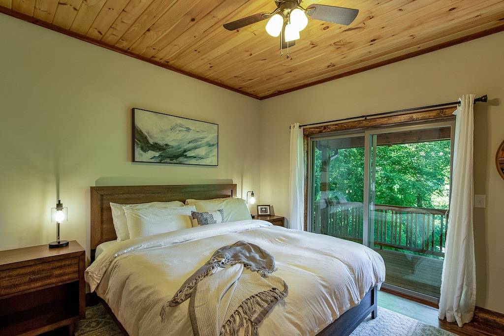 Beautiful Secluded Cabin near Boone in Watauga County