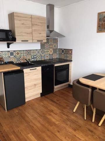Appartement entier, One-Bedroom Apartment in Lisieux, Région de Lisieux
