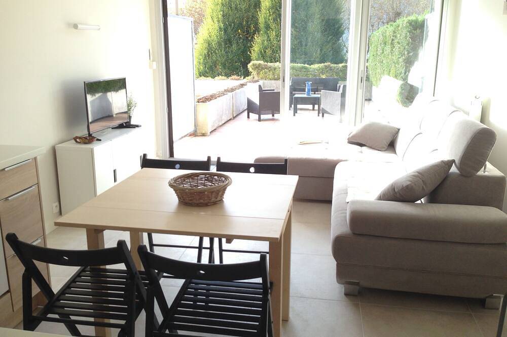 Appartement entier, Idéalement situé sur le port au bon air du lac! parfait pour accueillir 4 in Aix-les-Bains, Région de Chambéry