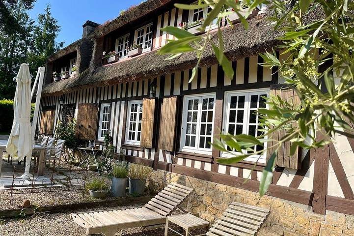 Gîte pour 8 personnes, avec sauna et jardin, animaux acceptés à Le Breuil-en-Auge