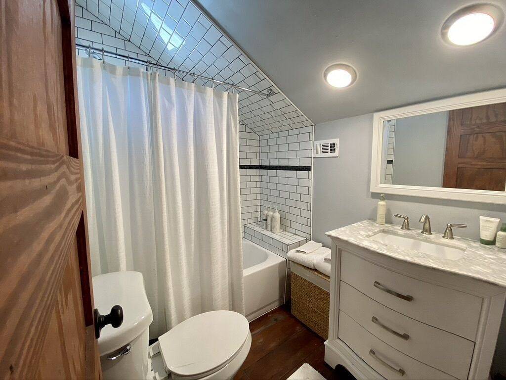 Cozy Cool Apartment on 6th Street!\nwalk To Acl Fest! in Austin, Travis County