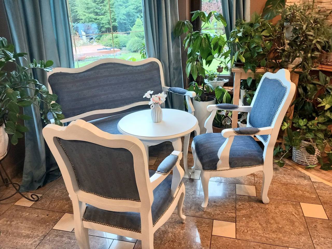 Magnolienhaus mit Sauna und Jacuzzi in Masowien