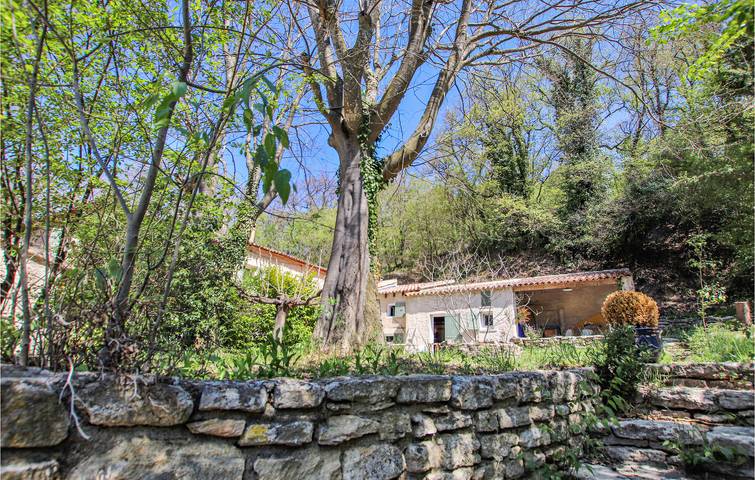 Encantador Goult Apt con Parking, Piscina y Jardín in Goult, Parque natural regional del Luberon