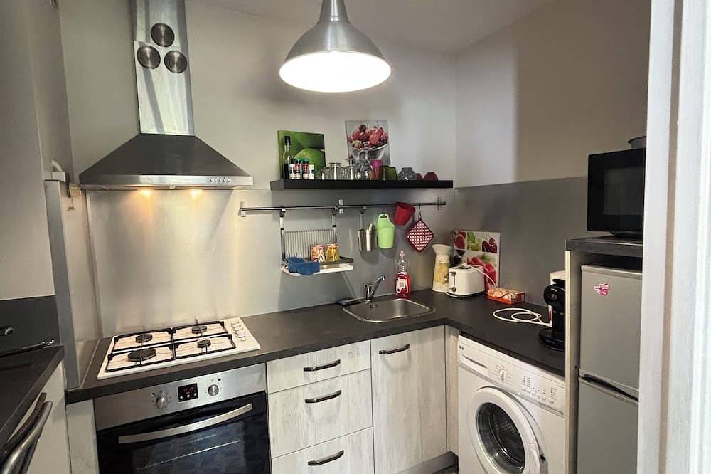 Entire apartment, Quiet T1 near the center in Clermont-Ferrand, Volcans d'Auvergne Regional Nature Park