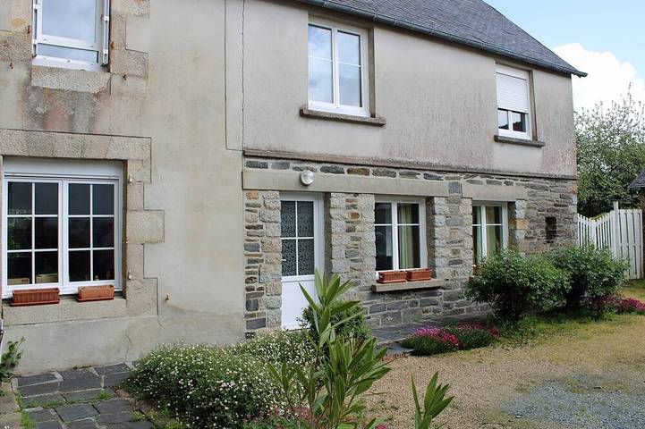 Location de vacances pour 7 personnes, avec jardin à Plouigneau