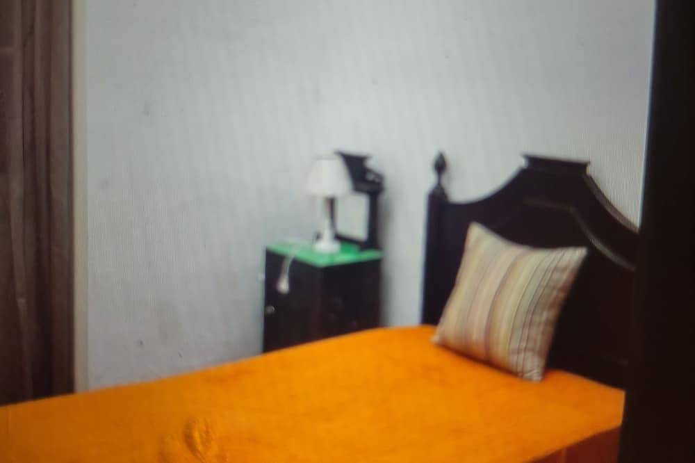 Sunview 3-Bedroom Home\ndiscover comfort for seniors, veterans, and families, in Câmara de Lobos, Madeira