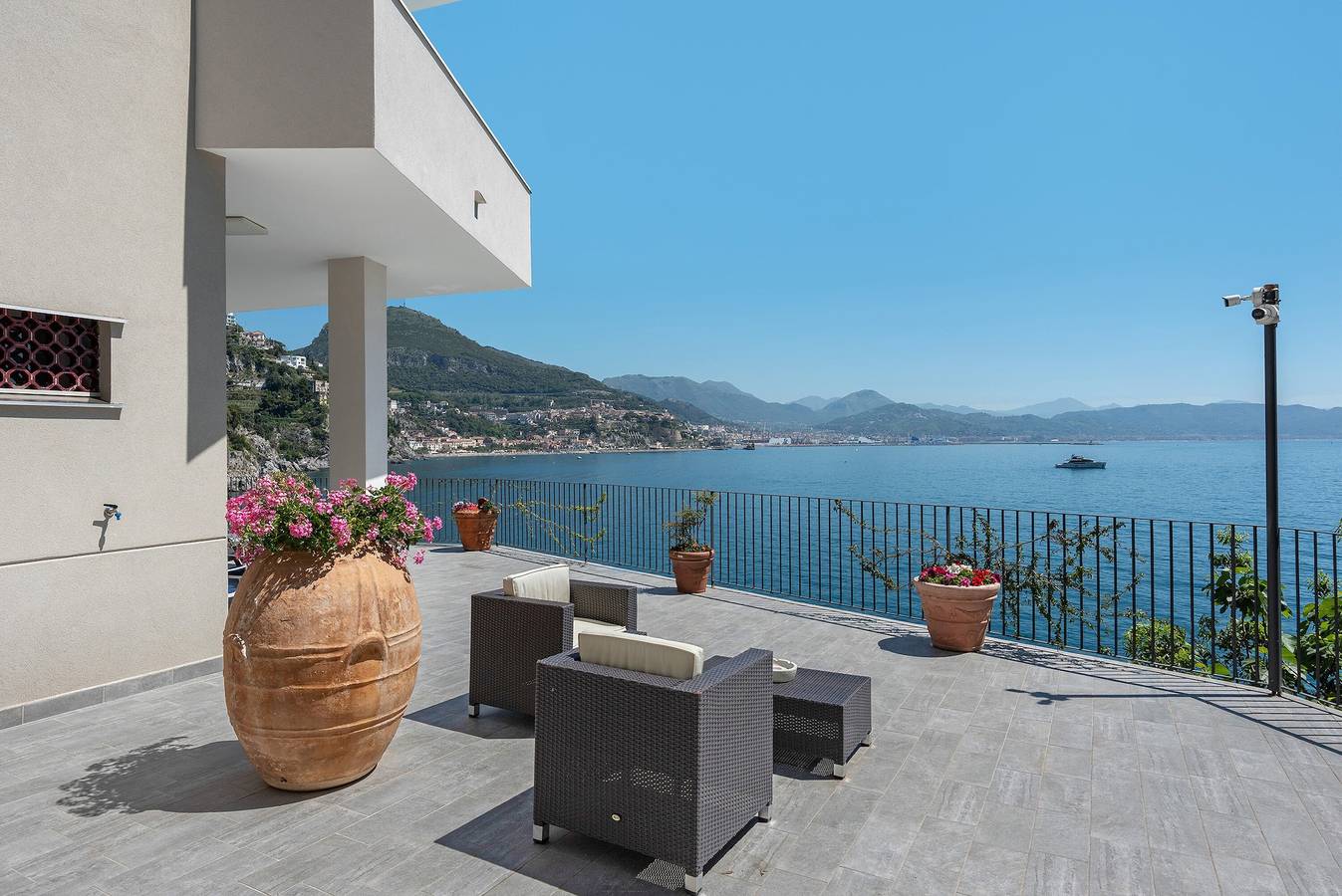 Villa 'Luxury A Strapiombo Sul Mare' con vistas al mar, Wi-Fi y aire acondicionado in Vietri sul Mare, Costa Amalfitana
