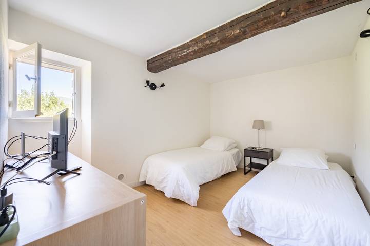 Location de vacances pour 5 personnes, avec jardin ainsi que terrasse et piscine à Grasse - 4